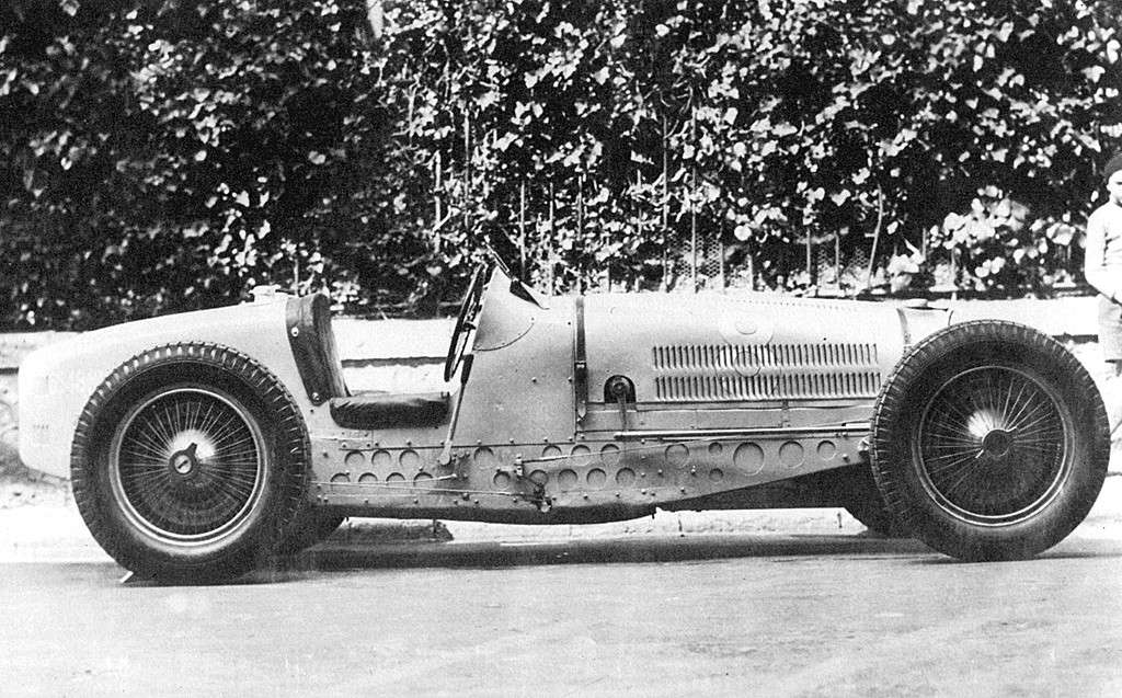 Le Grand Ettore aux c t s de la BUGATTI 59 en 1934 