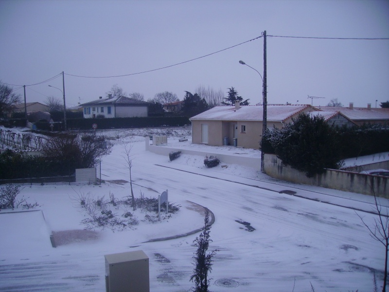http://i65.servimg.com/u/f65/13/35/68/41/neige_10.jpg