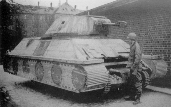 Panzerkampfwagen-Attrappe auf UE(f)